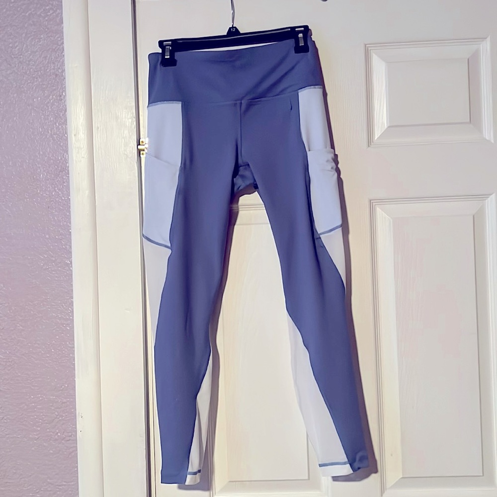 Active Life Yoga pants stylish pockets on each side and never worn